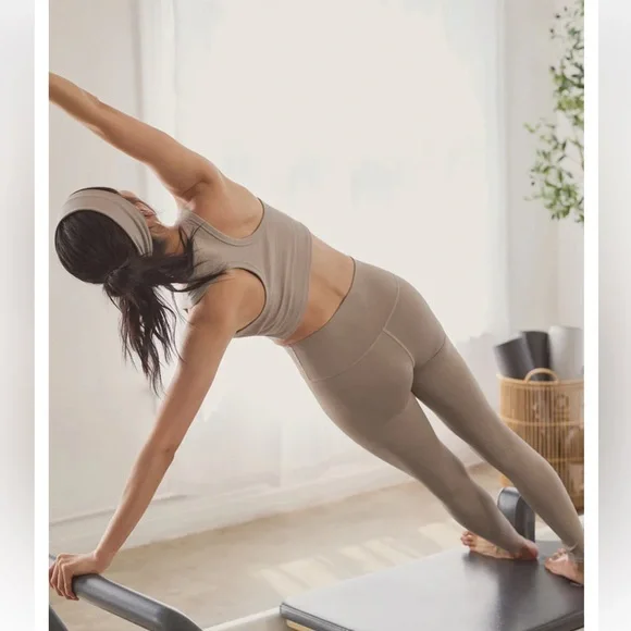 ALO Yoga - 7/8 High-Waist Airlift Legging - Gravel - Size L - Picture 3 of 4